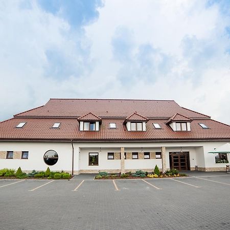 فندق Gosciniec Nad Goplem Grodztwo المظهر الخارجي الصورة